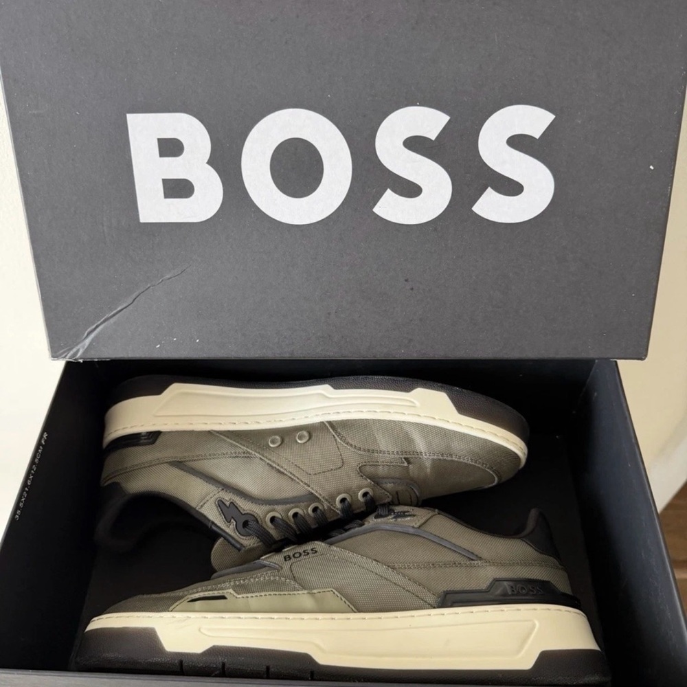 The BOSS Baltimore panelled sneakers in green generally